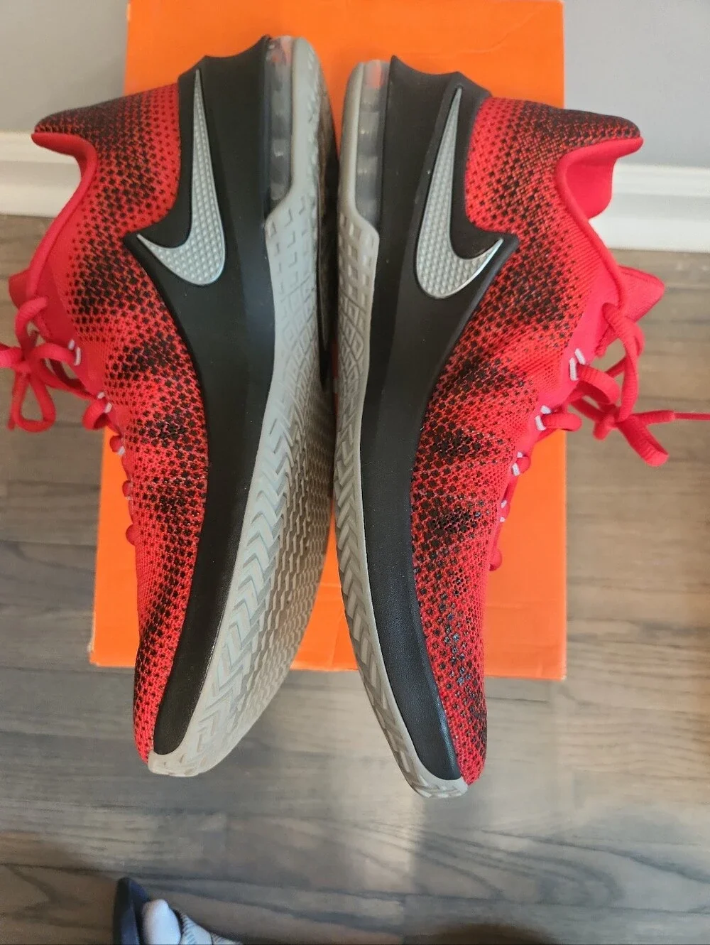 Nike Air Max Infuriate Low Black Red With Original Box Men's Size 10.5 Workout